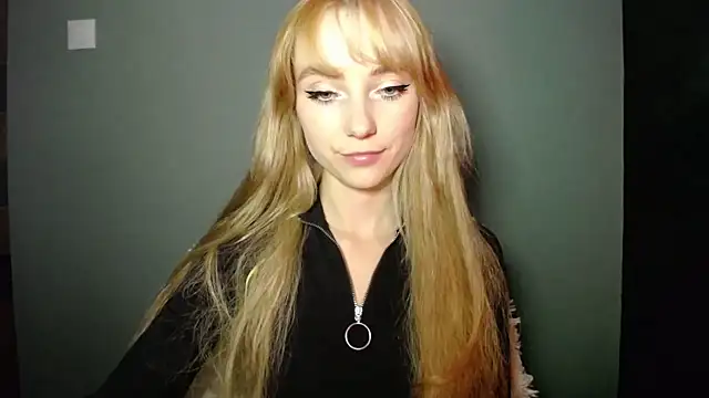 LuciaYoung online show from 1, 10, 2025