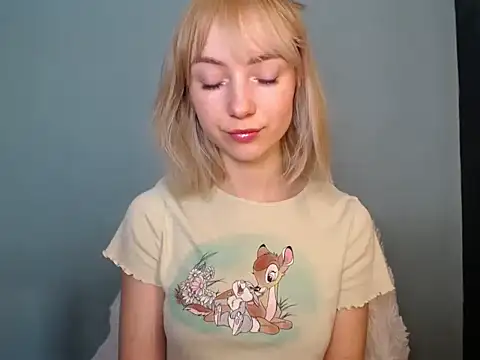 LuciaYoung online show from 9, 3, 2026