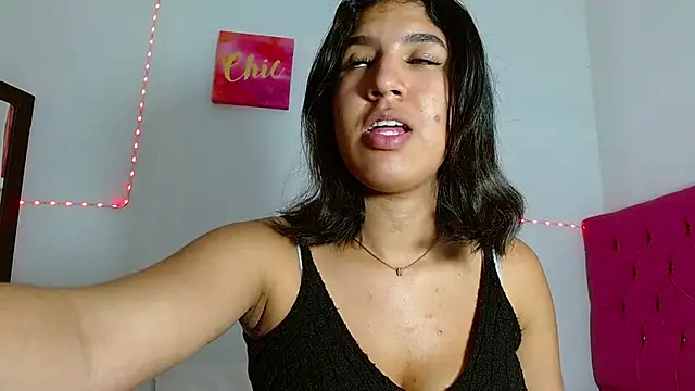 Snapshot of colombianmilf_ chatting on 13, 1, 2025 colombianmilf online show from 13, 1, 2025