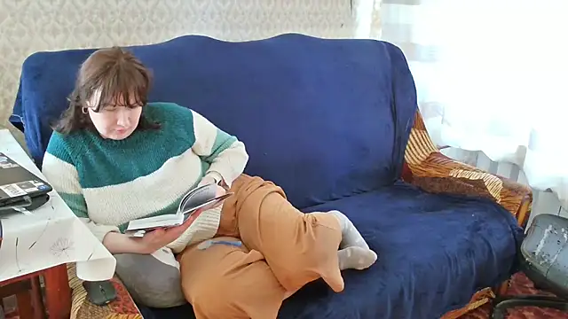 Snapshot of franceska_blue chatting on 4, 3, 2026 franceska blue online show from 4, 3, 2026