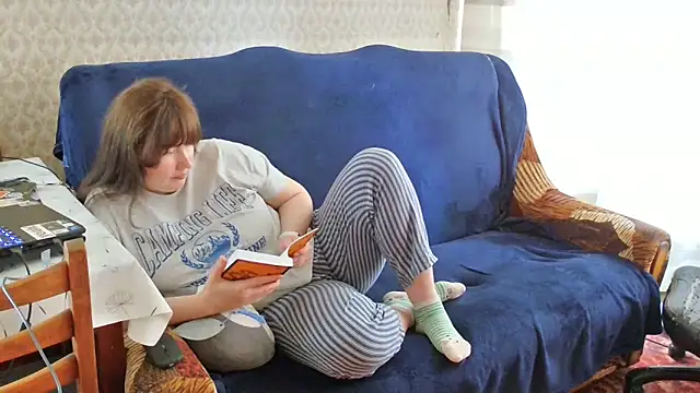 Snapshot of franceska_blue chatting on 2, 4, 2026 franceska blue online show from 2, 4, 2026