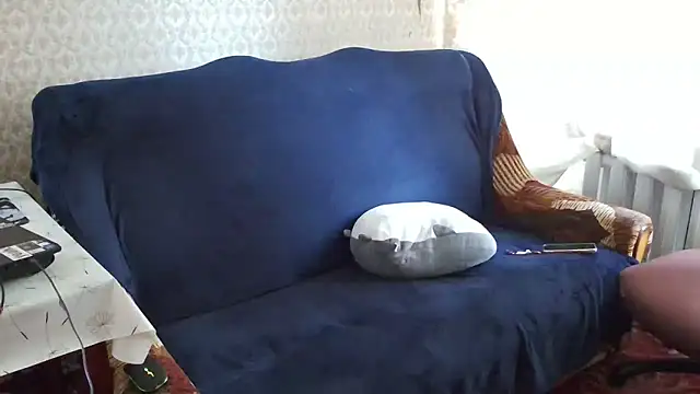 Snapshot of franceska_blue chatting on 11, 4, 2026 franceska blue online show from 11, 4, 2026