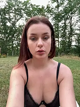Snapshot of MaribelRiver chatting on 8, 7, 2026 MaribelRiver online show from 8, 7, 2026
