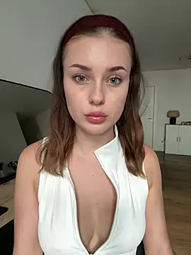 Snapshot of MaribelRiver chatting on 5, 8, 2026 MaribelRiver online show from 5, 8, 2026