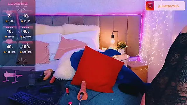 Snapshot of JulietteVolpeWyorika chatting on 19, 1, 2025 JulietteVolpeWyorika online show from 19, 1, 2025