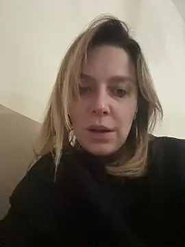 Snapshot of JulietteVolpeWyorika chatting on 1, 12, 2025 JulietteVolpeWyorika online show from 1, 12, 2025