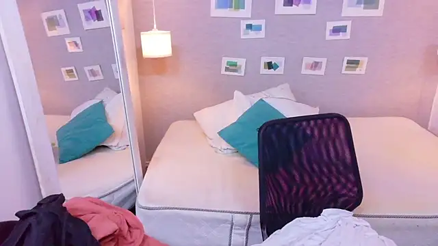 kiara evanss online show from 13, 12, 2025