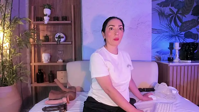 LIAH IZUMI online show from 12, 2, 2026