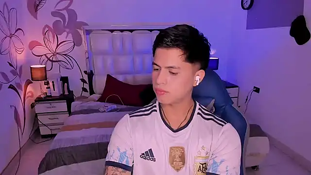 Snapshot of Niicky1_ chatting on 6, 12, 2024 Niicky1 online show from 6, 12, 2024