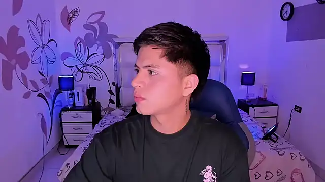 Snapshot of Niicky1_ chatting on 14, 12, 2024 Niicky1 online show from 14, 12, 2024