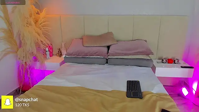 Snapshot of sofia_pamela chatting on 18, 11, 2025 sofia pamela online show from 18, 11, 2025