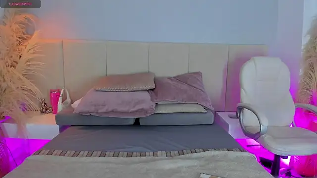 Snapshot of sofia_pamela chatting on 4, 12, 2025 sofia pamela online show from 4, 12, 2025