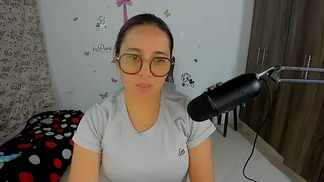 Snapshot of isa_loves_cum chatting on 28, 4, 2026 isa loves cum online show from 28, 4, 2026