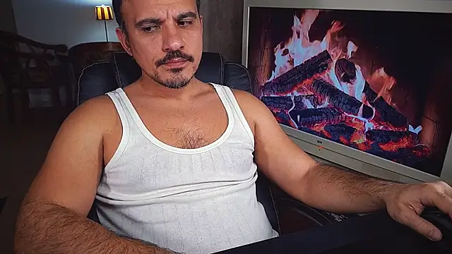 Snapshot of officeman7 chatting on 8, 1, 2025 officeman7 online show from 8, 1, 2025