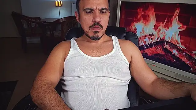 Snapshot of officeman7 chatting on 8, 2, 2025 officeman7 online show from 8, 2, 2025