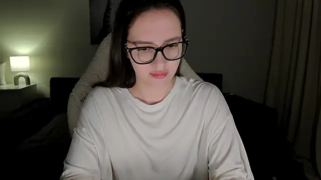 Snapshot of Sonia_moon_ chatting on 5, 3, 2025 Sonia moon  online show from 5, 3, 2025