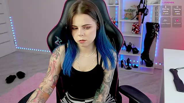 Latex Kitty online show from 15, 4, 2026