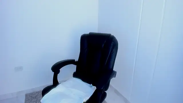 dominique21  online show from 6, 3, 2026