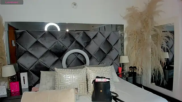 Snapshot of sofhiaa_adaams chatting on 27, 10, 2025 sofhiaa adaams online show from 27, 10, 2025