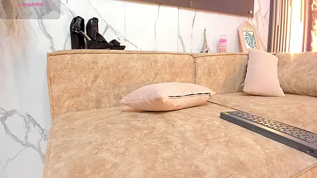 Snapshot of sofhiaa_adaams chatting on 14, 12, 2025 sofhiaa adaams online show from 14, 12, 2025