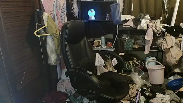 Ombeline1 online show from 17, 12, 2025