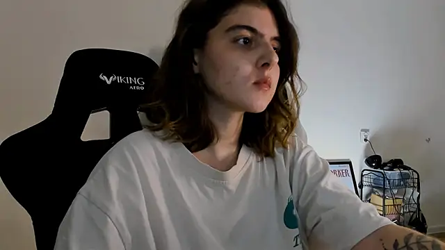 Snapshot of emmamurrr chatting on 23, 12, 2024 emmamurrr online show from 23, 12, 2024