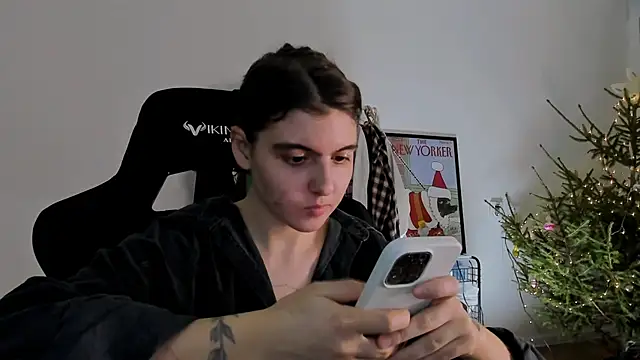 Snapshot of emmamurrr chatting on 26, 12, 2024 emmamurrr online show from 26, 12, 2024