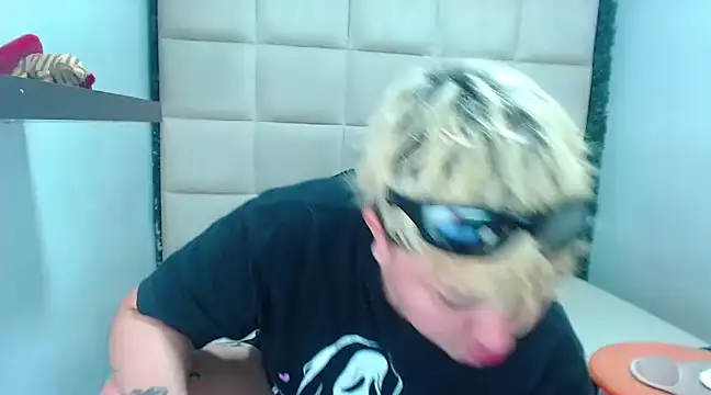 isabeautyx19 online show from 19, 1, 2025