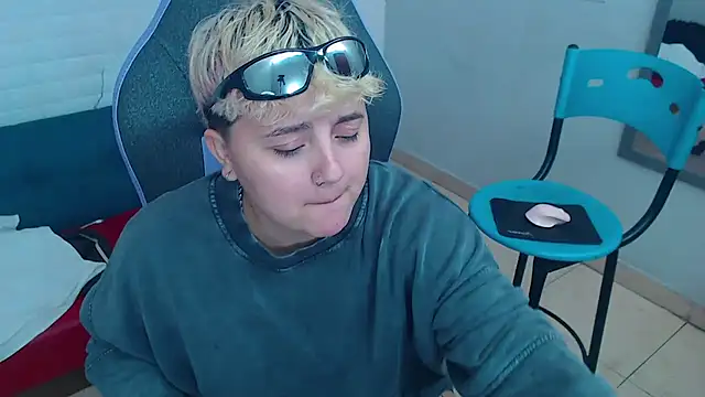 isabeautyx19 online show from 22, 1, 2025