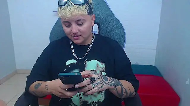 isabeautyx19 online show from 9, 2, 2025