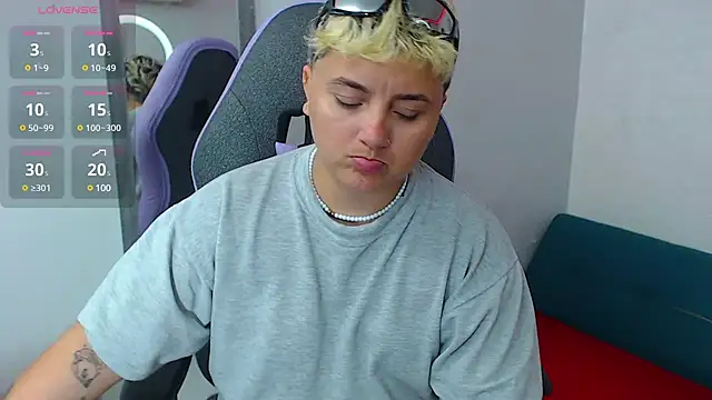 isabeautyx19 online show from 25, 2, 2025