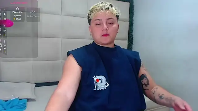 isabeautyx19 online show from 27, 2, 2025