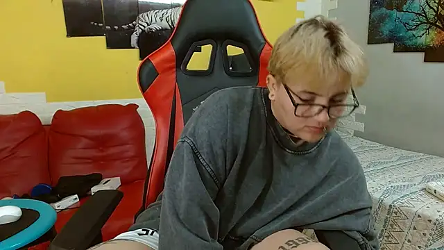 isabeautyx19 online show from 7, 10, 2025