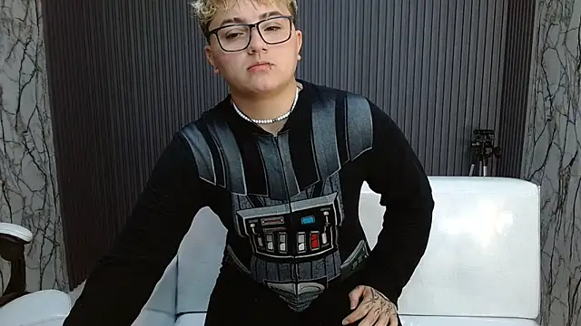 isabeautyx19 online show from 13, 10, 2025