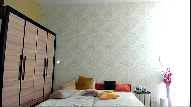 JulisSweet online show from 7, 2, 2025