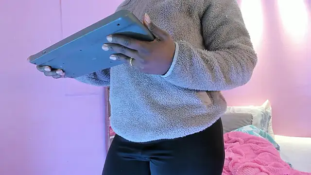 LoveQueen2 online show from 1, 2, 2026