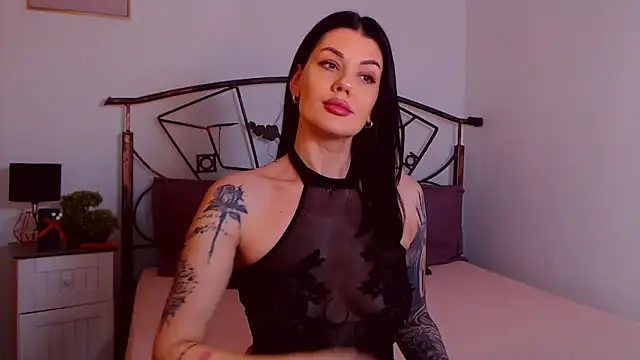 YvonneEverlee online show from 15, 11, 2025