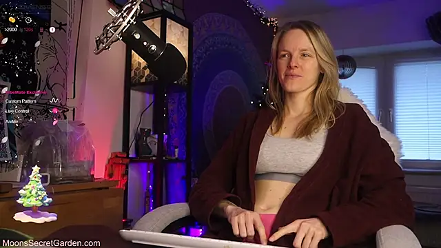 Snapshot of Moon__Nymph chatting on 21, 12, 2024 Moon Nymph online show from 21, 12, 2024