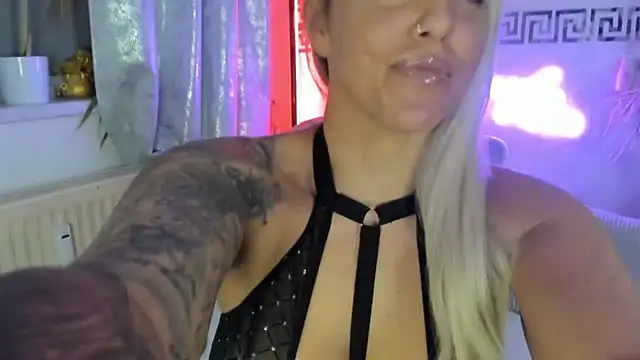 Snapshot of CocoSkyy chatting on 29, 11, 2025 CocoSkyy online show from 29, 11, 2025