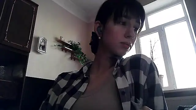 Snapshot of ElizaSwon chatting on 8, 5, 2026 ElizaSwon online show from 8, 5, 2026