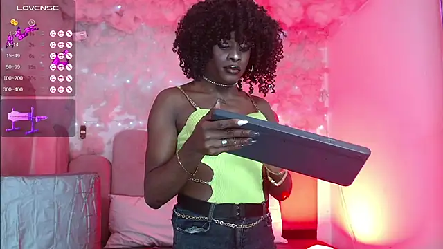 Snapshot of puca_ebony chatting on 7, 5, 2026 puca ebony online show from 7, 5, 2026