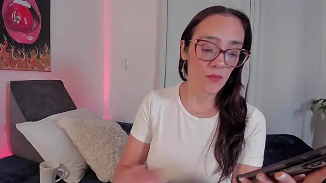 Jessica Herrera  online show from 2, 12, 2025