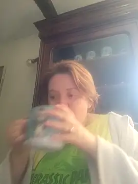 Snapshot of lady_charlyne chatting on 8, 3, 2026 lady charlyne online show from 8, 3, 2026