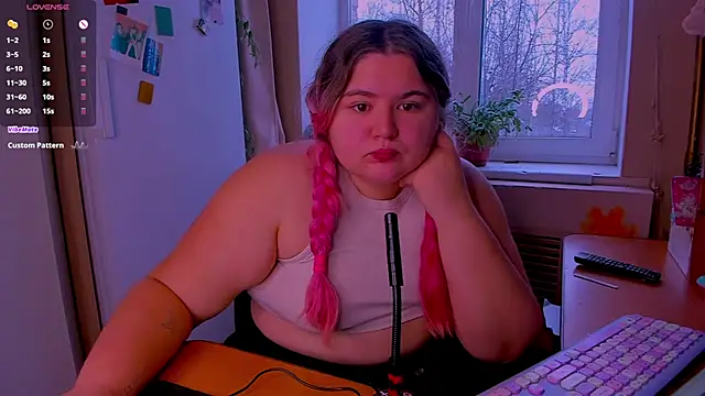 Snapshot of Freakcute_ chatting on 20, 12, 2024 Freakcute  online show from 20, 12, 2024