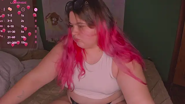 Snapshot of Freakcute_ chatting on 4, 3, 2025 Freakcute  online show from 4, 3, 2025