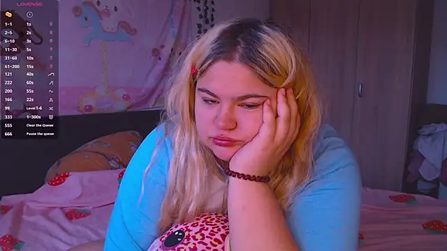 Snapshot of Freakcute_ chatting on 3, 10, 2025 Freakcute  online show from 3, 10, 2025