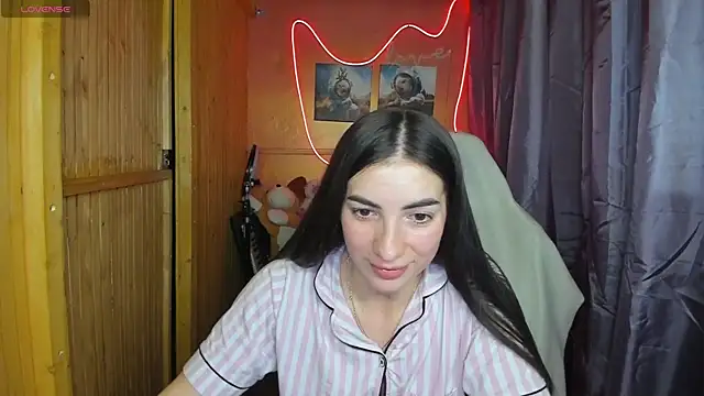 Snapshot of Fiery_Brunette_ chatting on 18, 2, 2025 Fiery Brunette online show from 18, 2, 2025