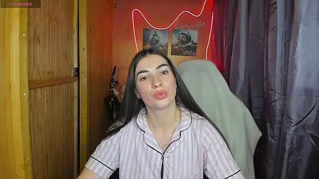 Snapshot of Fiery_Brunette_ chatting on 18, 2, 2025 Fiery Brunette online show from 18, 2, 2025