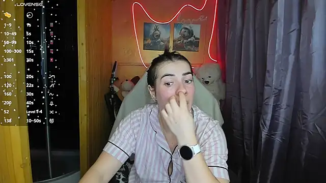 Snapshot of Fiery_Brunette_ chatting on 28, 2, 2025 Fiery Brunette online show from 28, 2, 2025