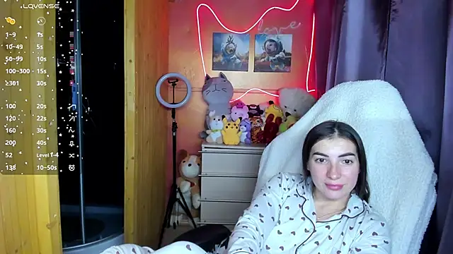 Snapshot of Fiery_Brunette_ chatting on 9, 10, 2025 Fiery Brunette online show from 9, 10, 2025